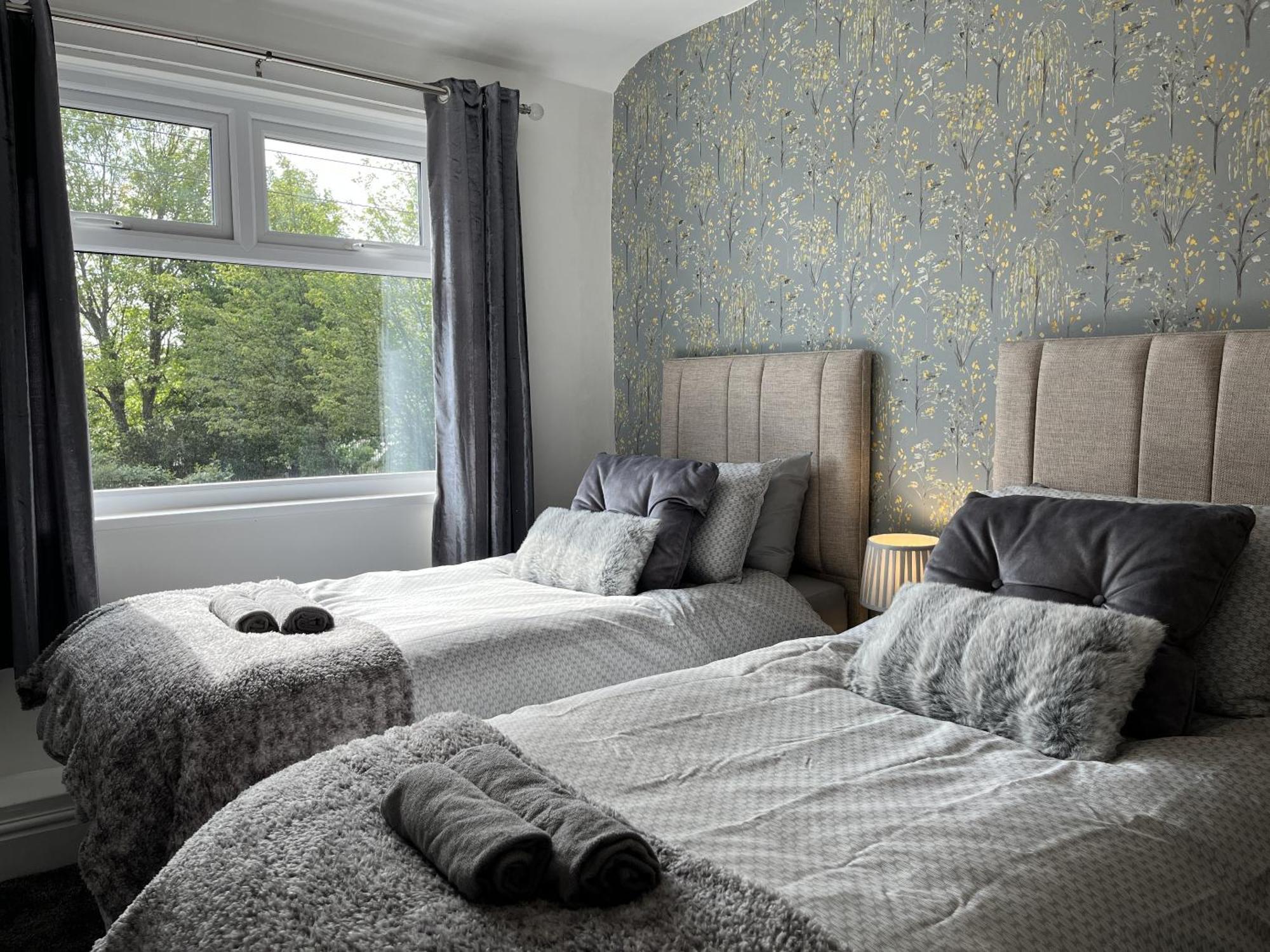 Modernised Central Wigan Townhouse Sleeps Up To 6 Exterior foto